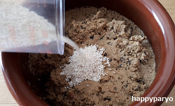 ぬか床に米麹を入れて得られる効果2つとは 詳しい分量もご紹介 ハピパリ 発酵食品と猫とエトセトラ